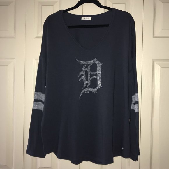 NWOT Women's Detroit Tigers Long Sleeve V-neck Tee - Picture 11 of 11